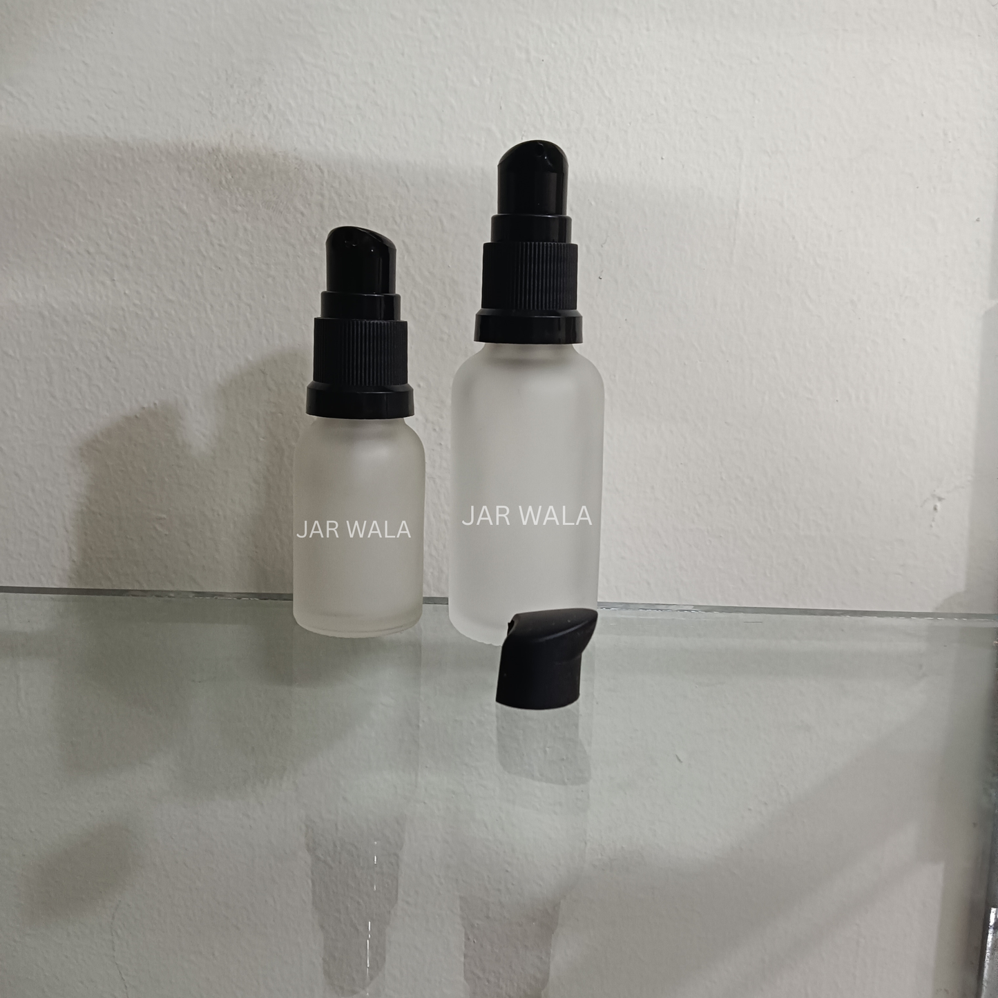 CLEAR FROSTED GLASS BOTTLE WITH BLACK SERUM PUMP